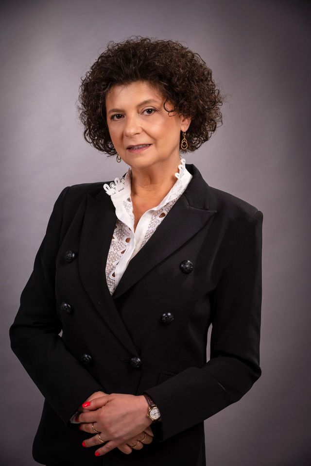 Iulia Nițulescu, Abogado